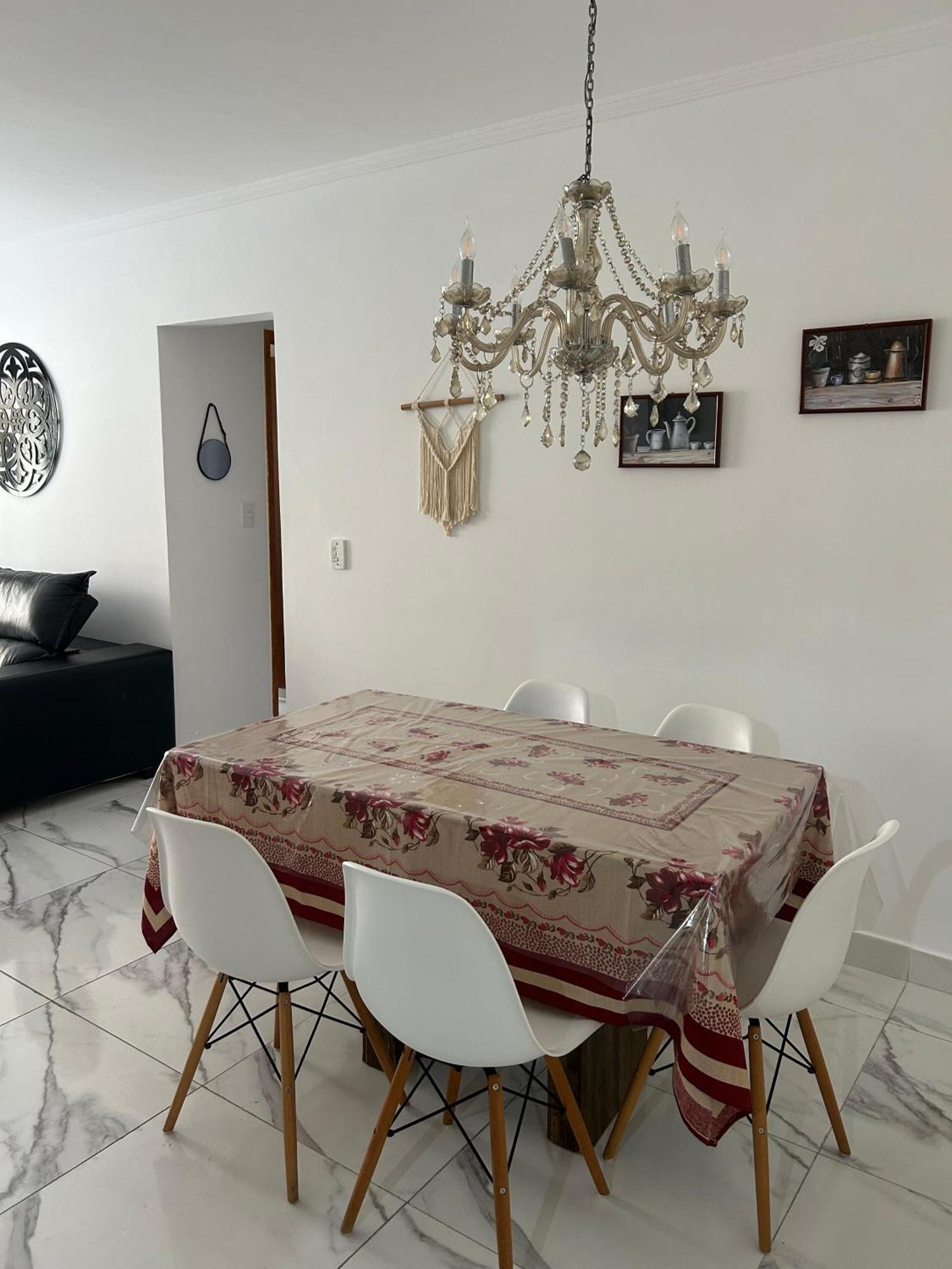 Apto A Uma Quadra Da - Grande Apartamento